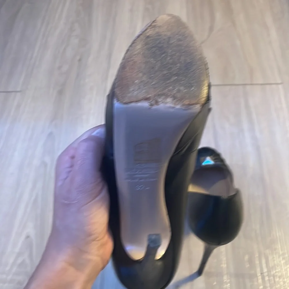 🎉PRICE DROP🎉 Valentino Garavani Rockstud pleated black stiletto pumps - Picture 8 of 11